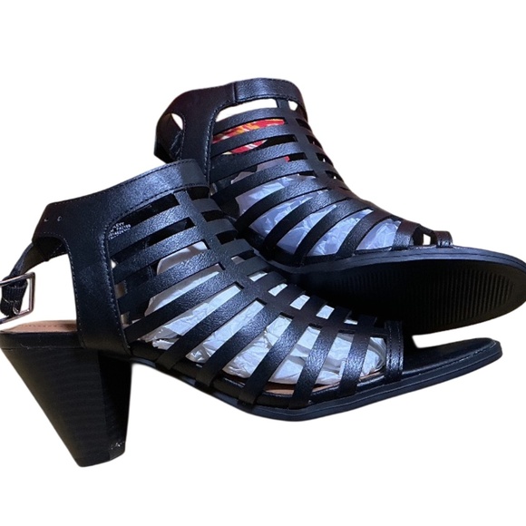 Style & Co. Black Strappy Low Heels, Sexy, Open-Toe, Size 6.5, New - Picture 2 of 9